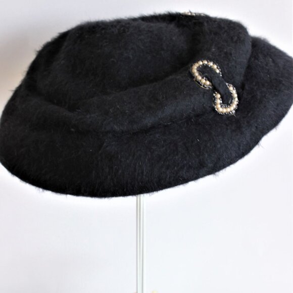 Vintage 1940s Hat, Black Plate Hat with Faux Pearls, Millinery - Picture 8 of 10